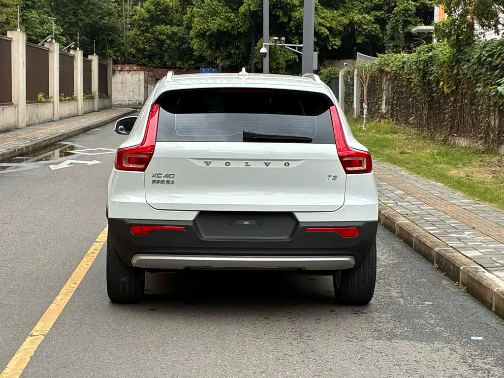 Volvo XC40 — фото 6