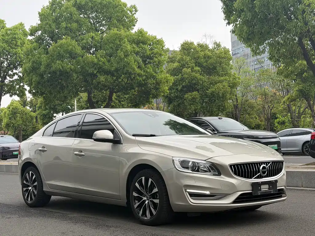 Volvo S60 — фото 2