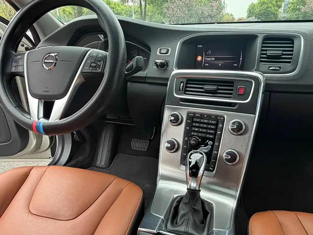 Volvo S60 — фото 13