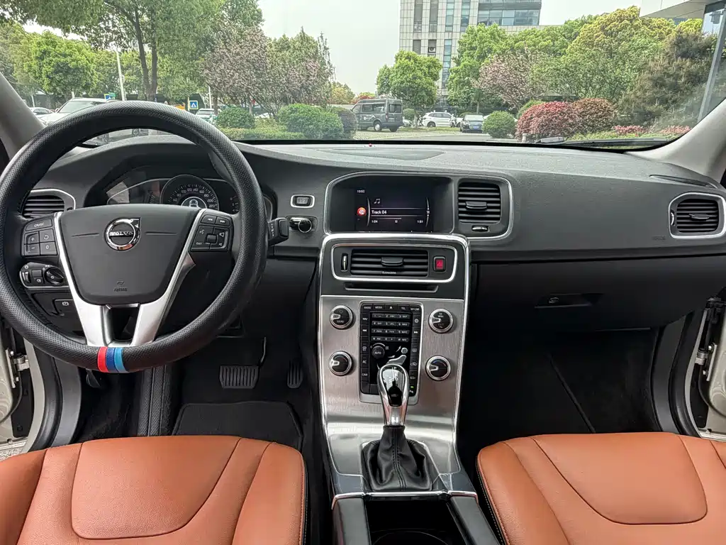 Volvo S60 — фото 15