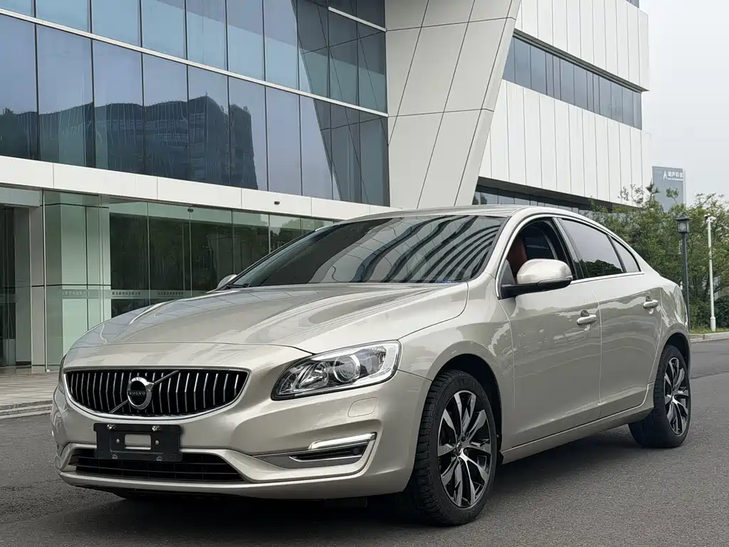 Volvo S60 — фото 3