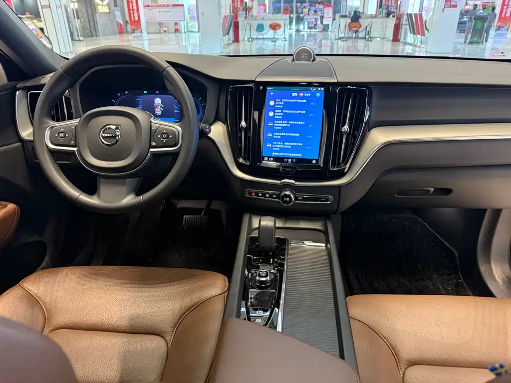 Volvo XC60 — фото 13
