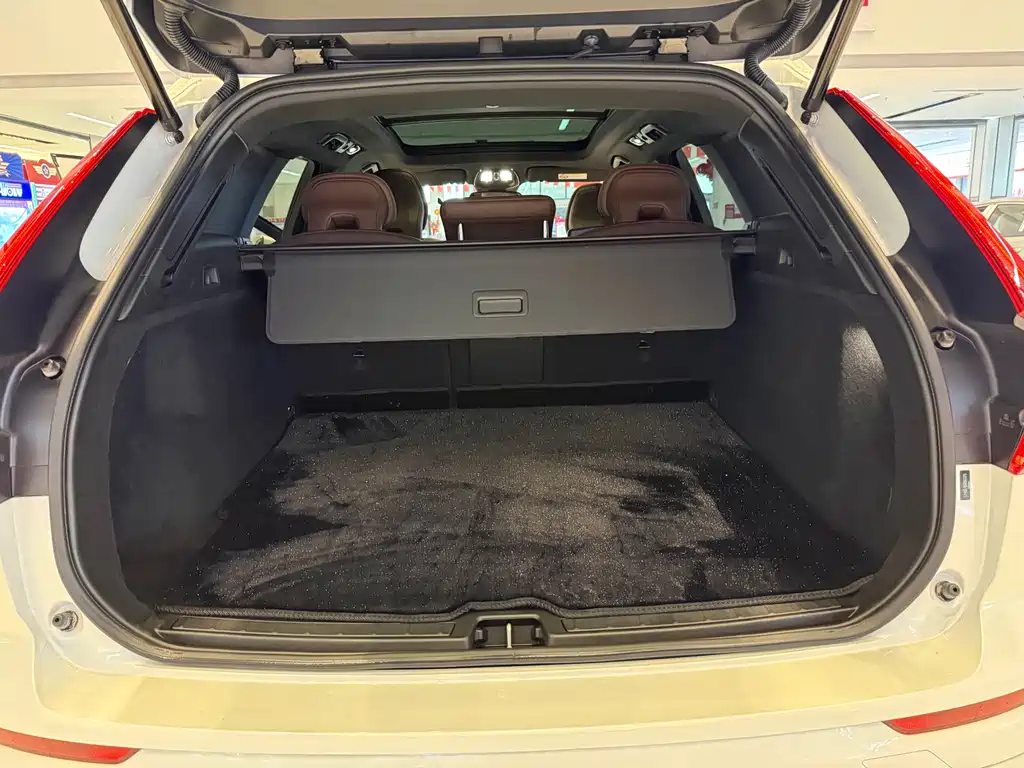 Volvo XC60 — фото 14