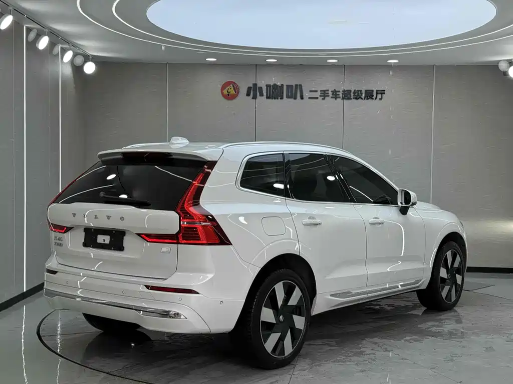 Volvo XC60 PHEV — фото 5