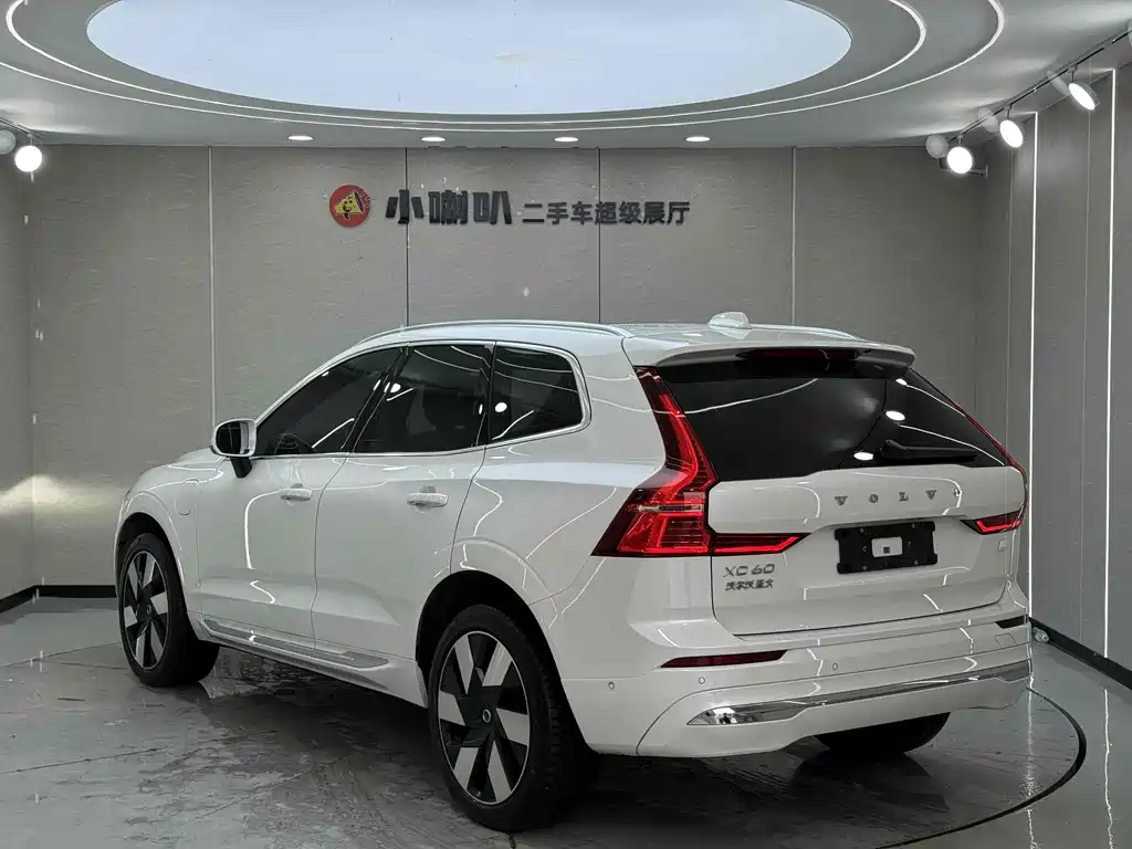 Volvo XC60 PHEV — фото 6