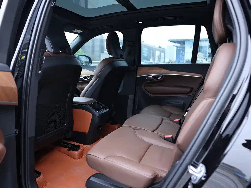 Volvo XC90 — фото 11