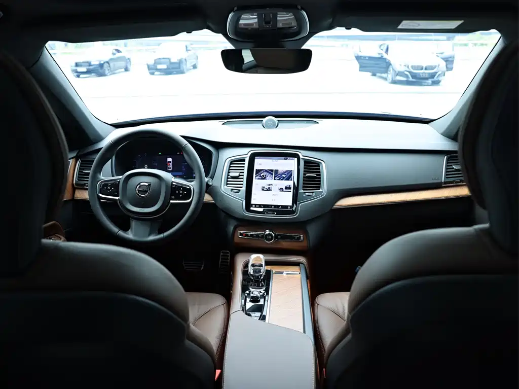 Volvo XC90 — фото 10