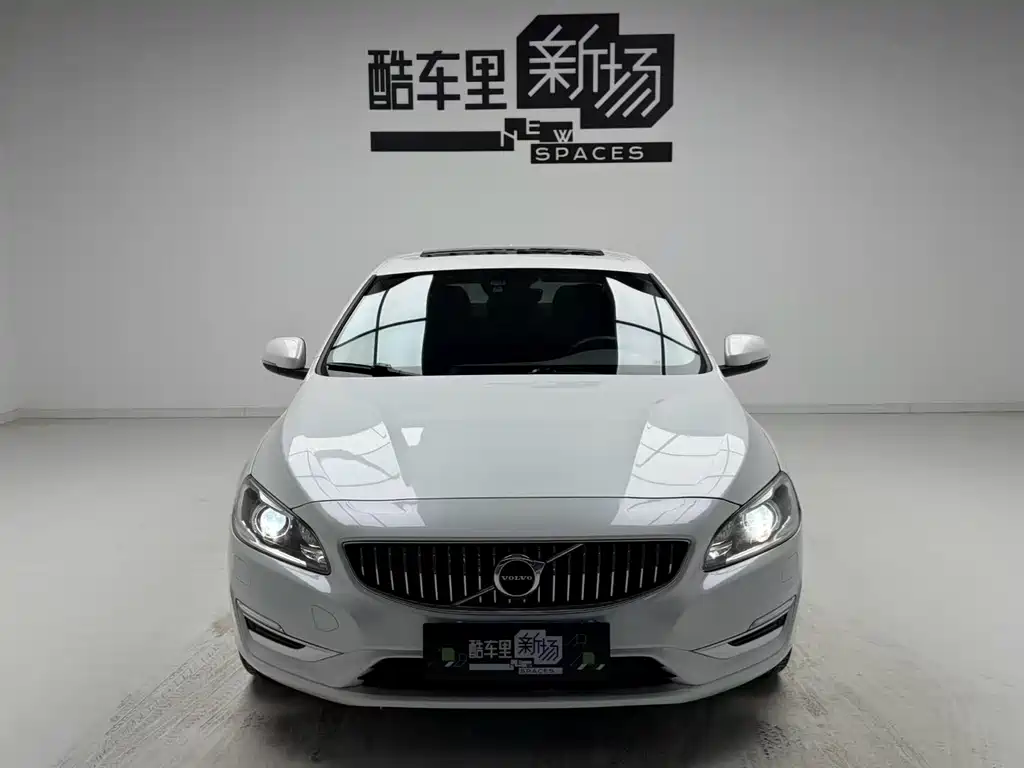 Volvo S60 — фото 2