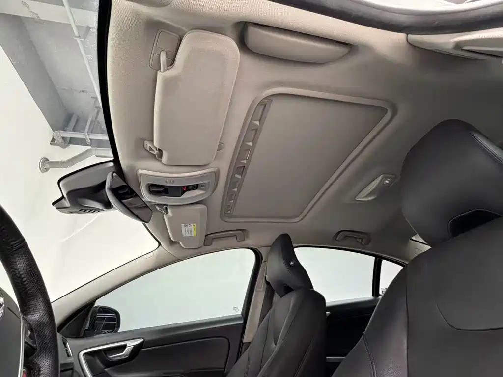 Volvo S60 — фото 16