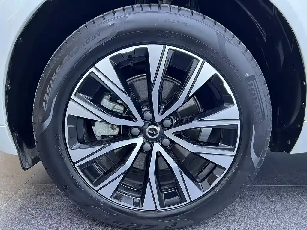 Volvo XC60 — фото 13