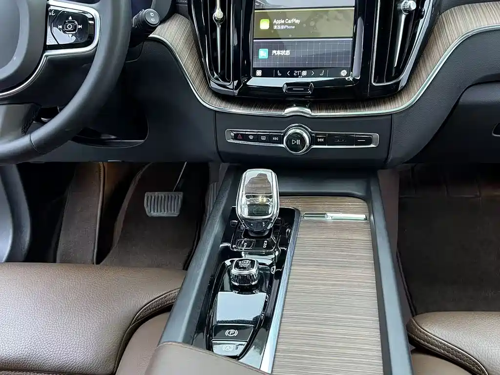 Volvo XC60 — фото 15