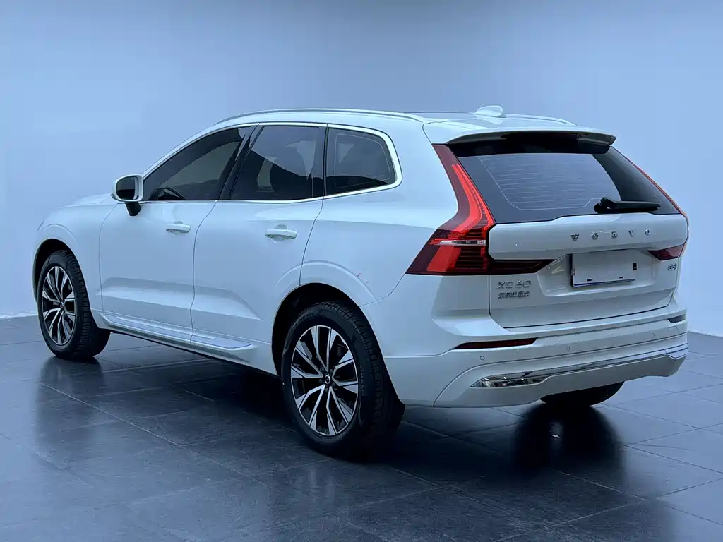 Volvo XC60 — фото 5