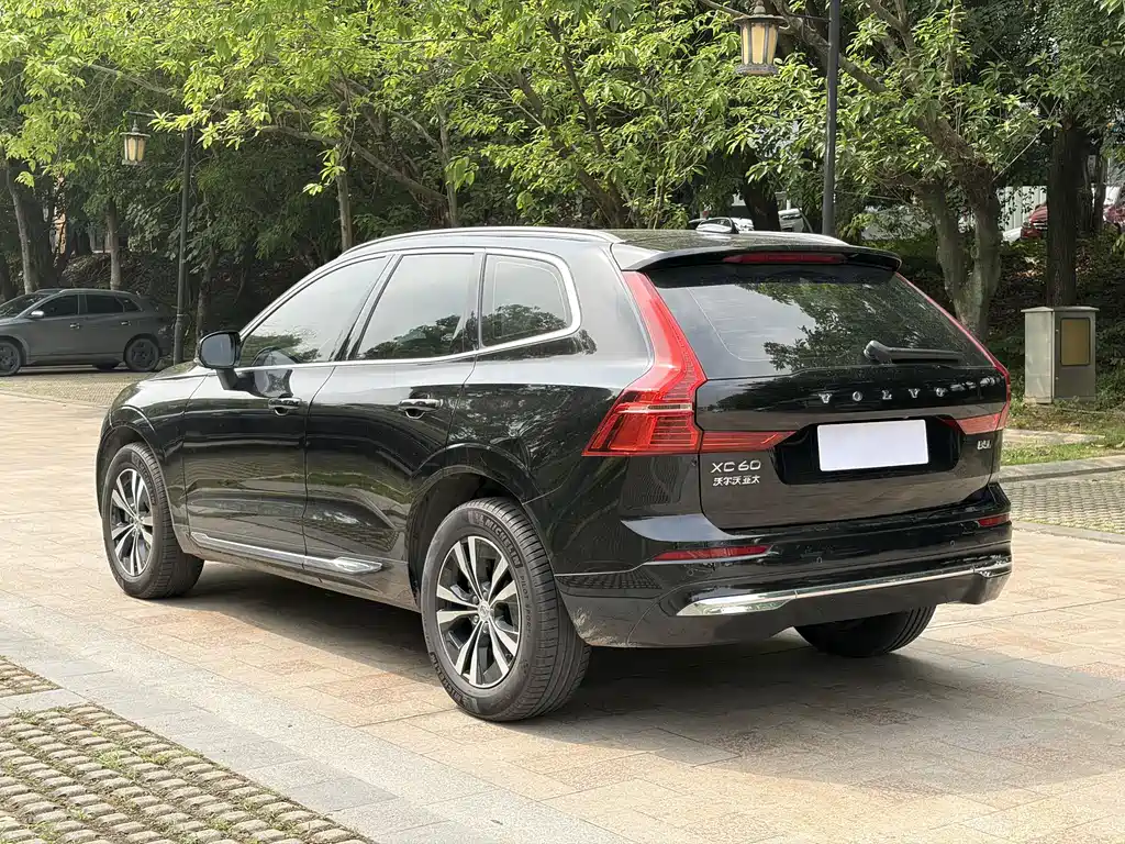 Volvo XC60 — фото 11