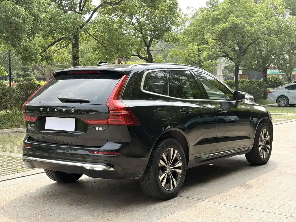 Volvo XC60 — фото 13