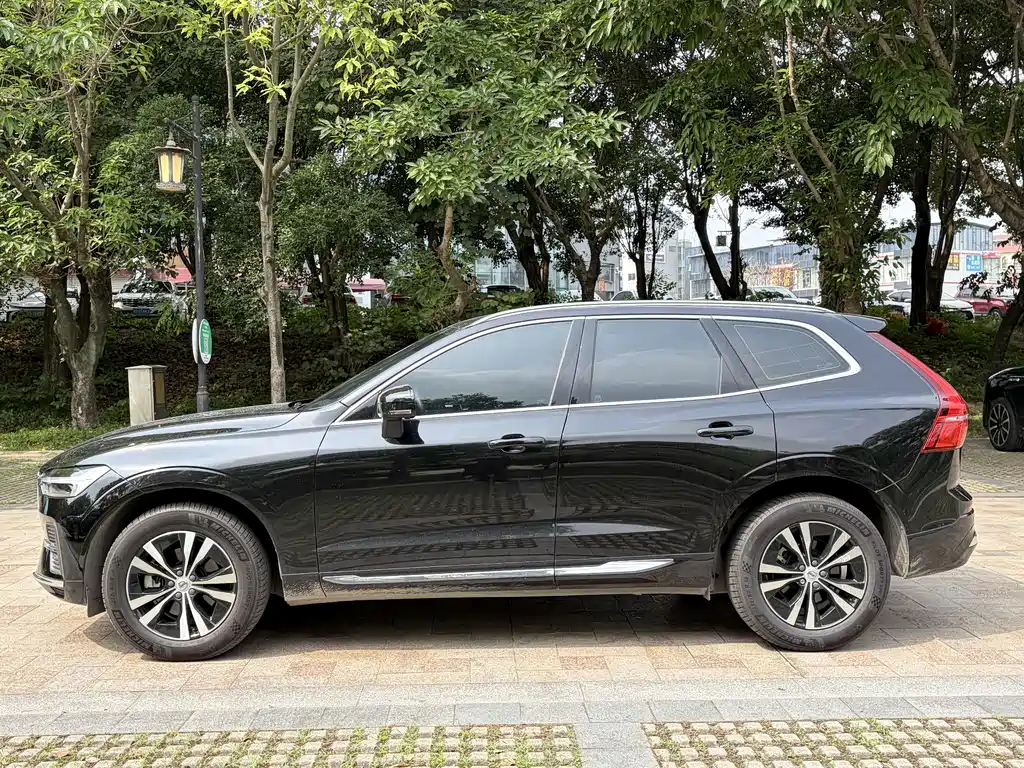 Volvo XC60 — фото 10