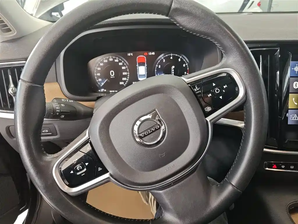 Volvo S90 — фото 11