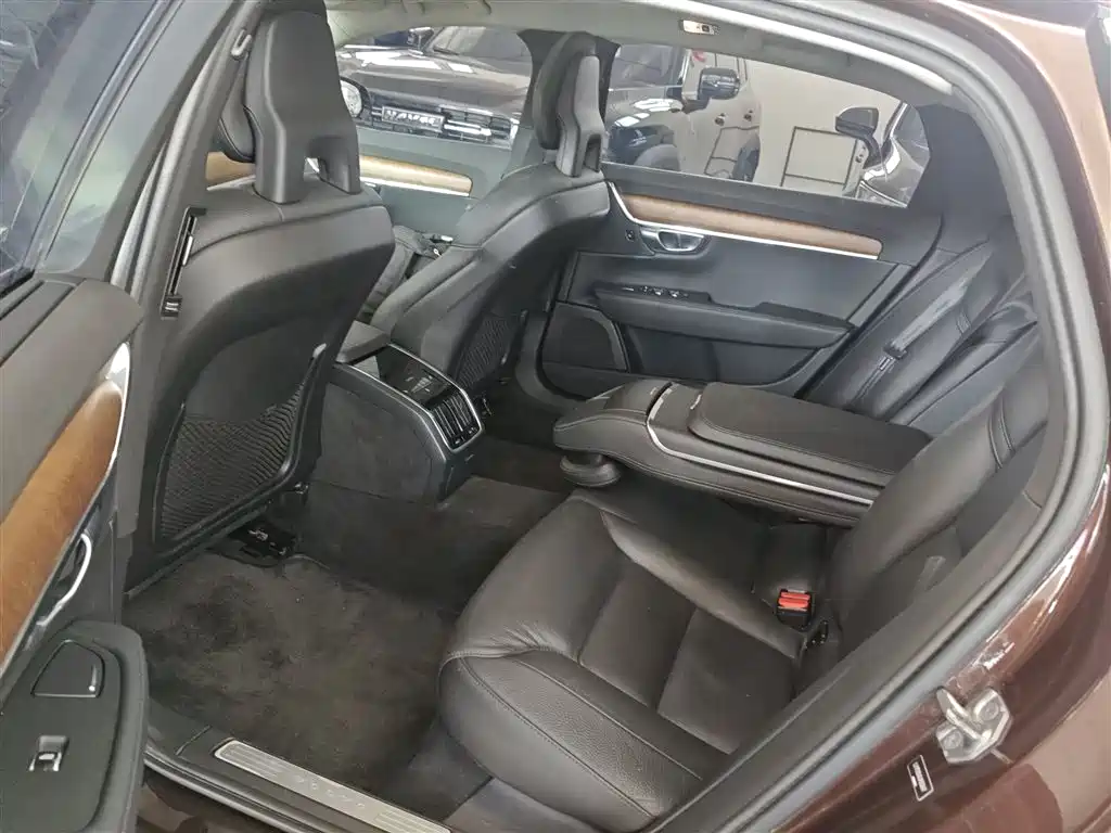Volvo S90 — фото 17