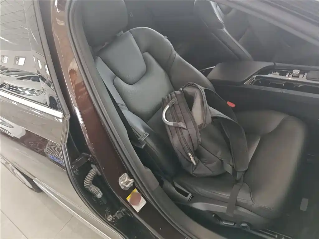 Volvo S90 — фото 25