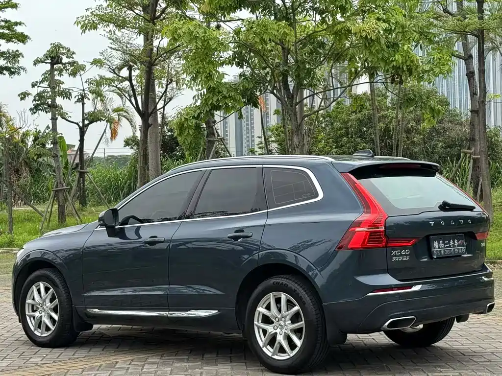 Volvo XC60 — фото 6