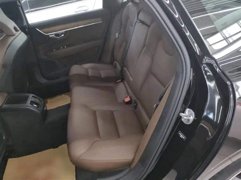 Volvo S90 — фото 14