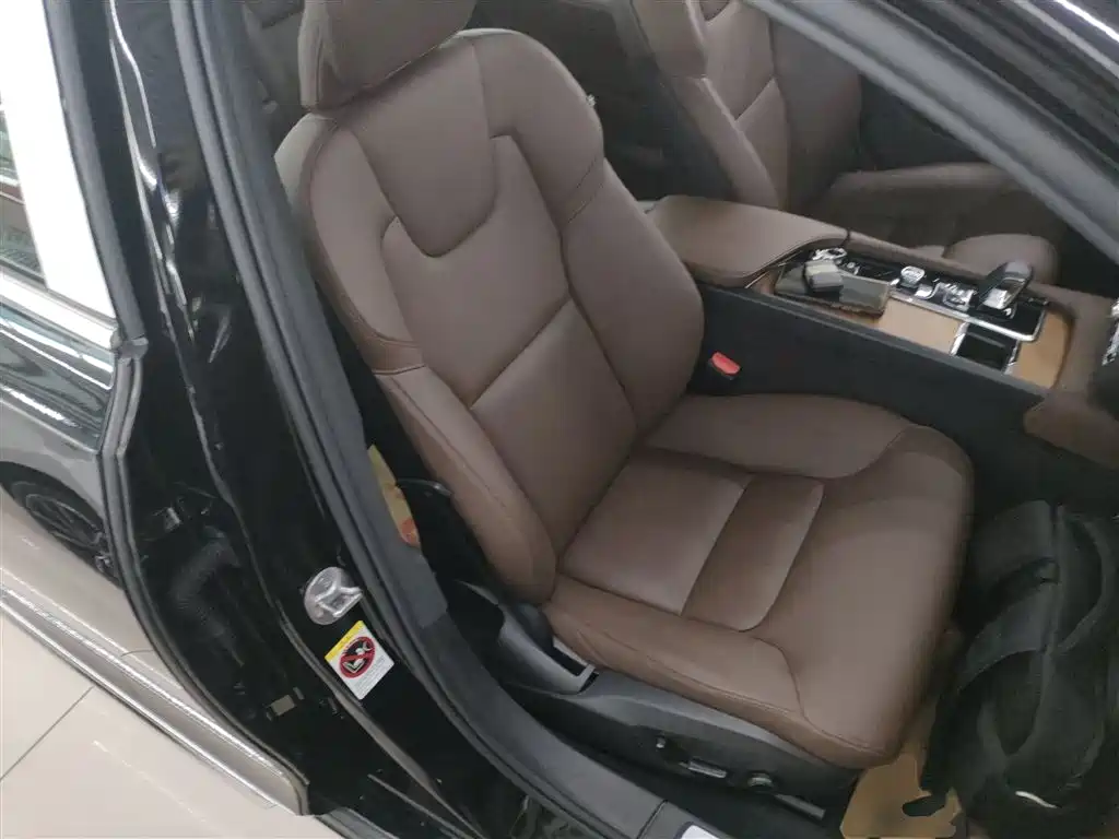 Volvo S90 — фото 17