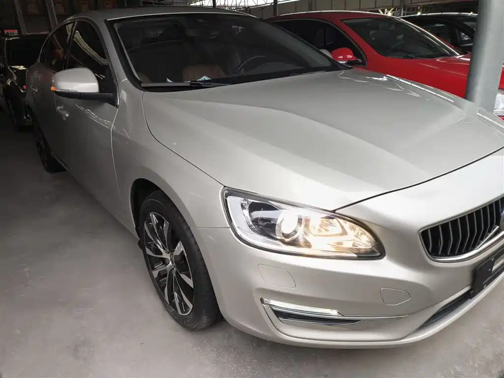 Volvo S60 — фото 4