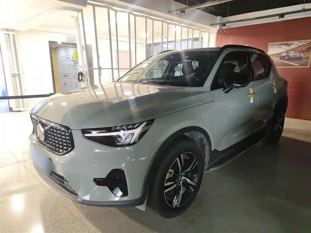 Volvo XC40 — фото 2