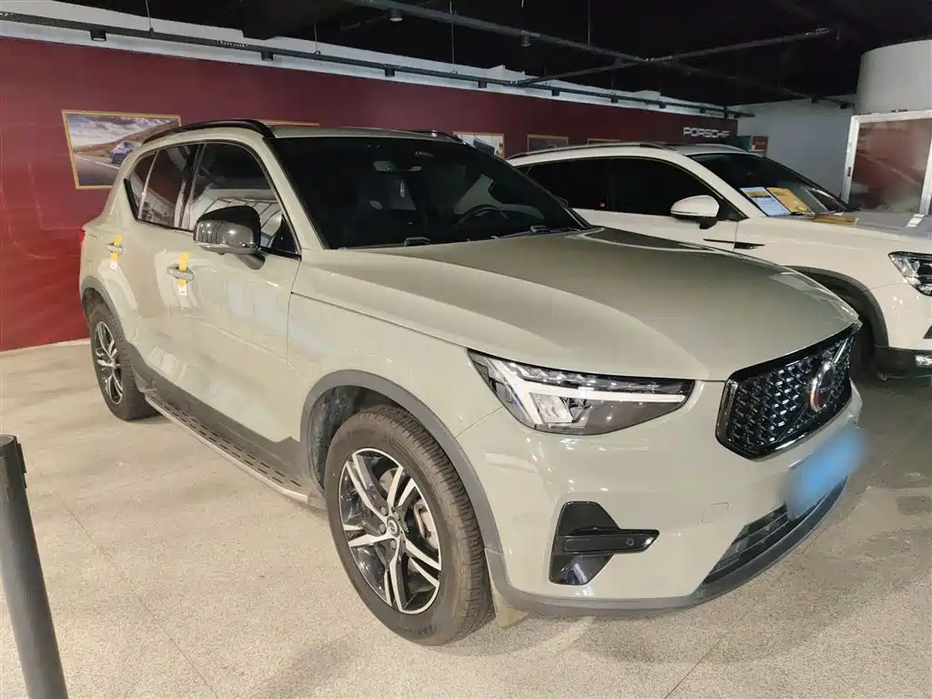 Volvo XC40 — фото 22