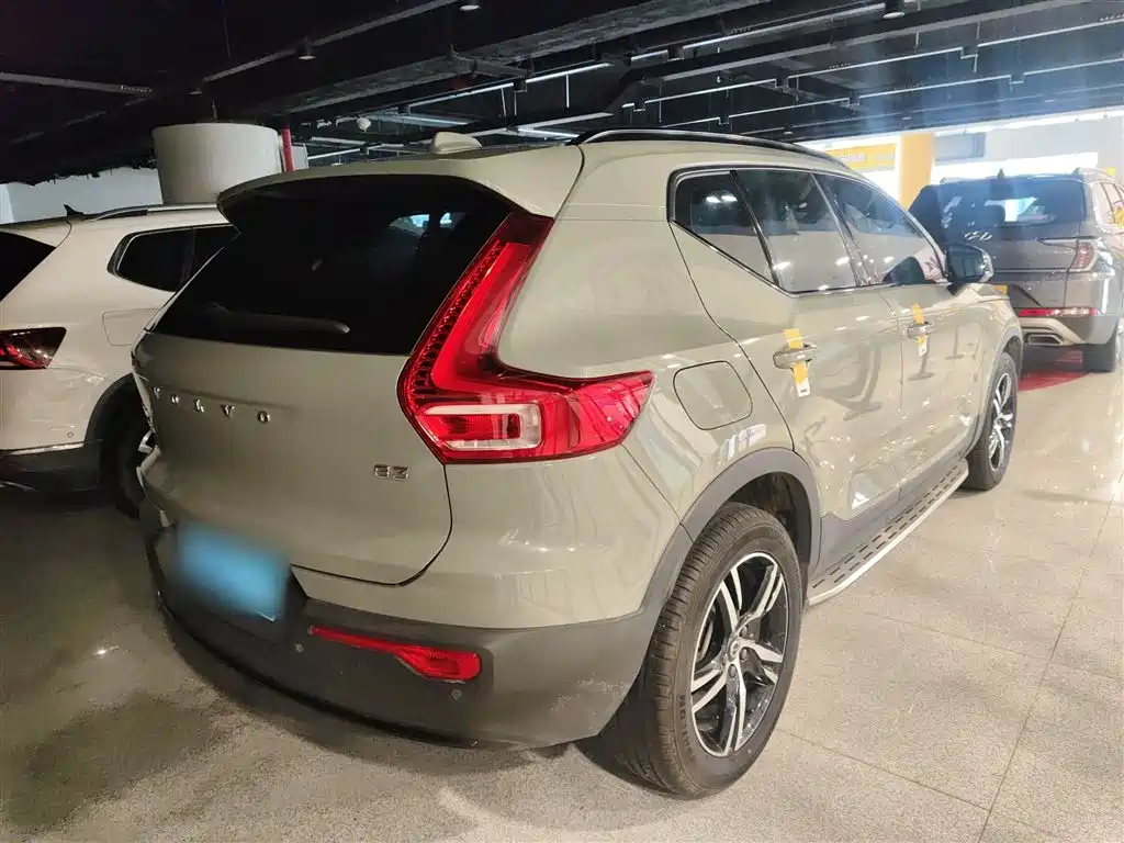 Volvo XC40 — фото 5