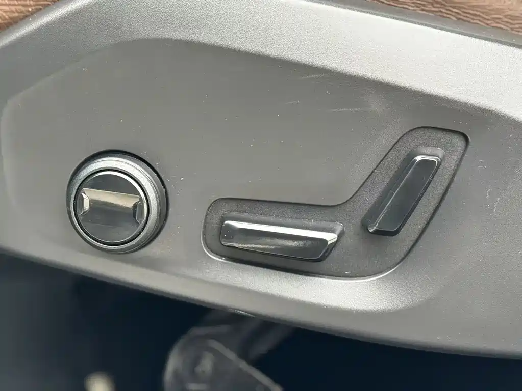 Volvo XC60 — фото 14