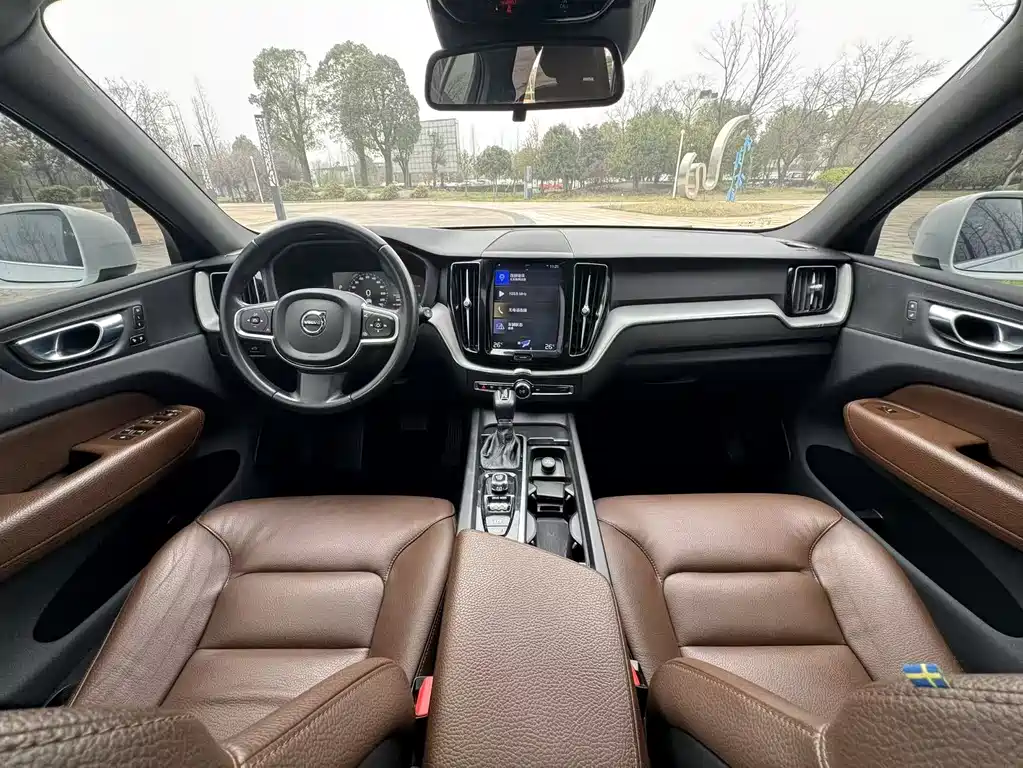 Volvo XC60 — фото 20