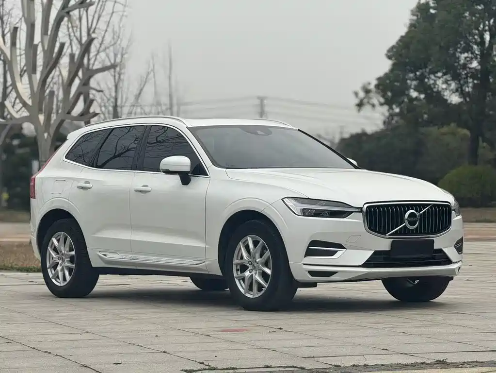 Volvo XC60 — фото 3