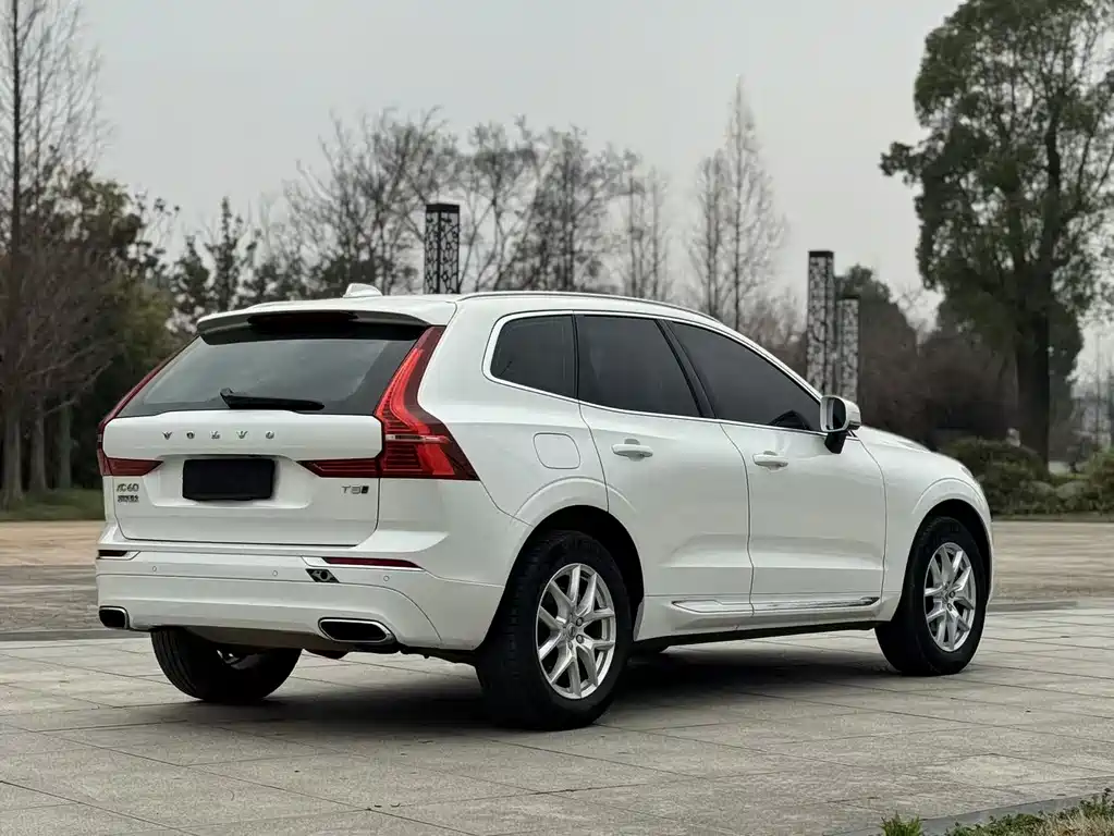 Volvo XC60 — фото 4