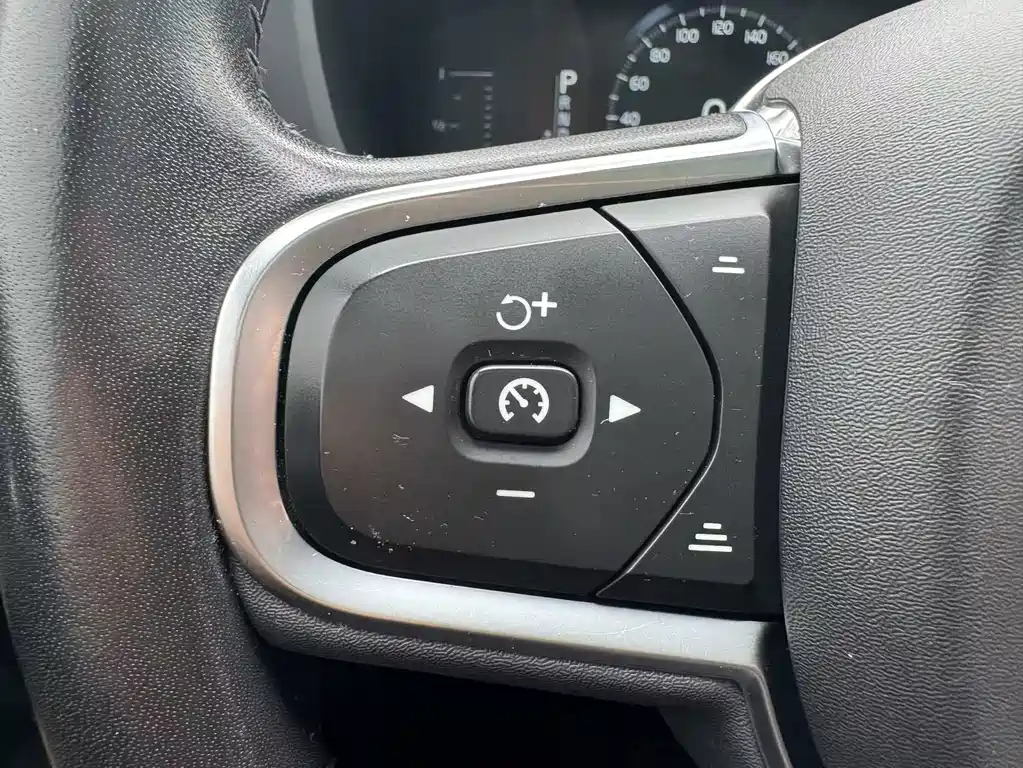 Volvo XC60 — фото 33
