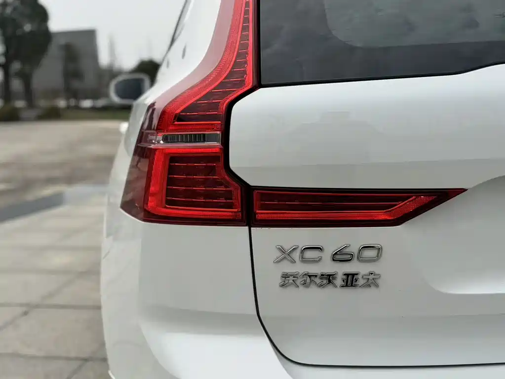 Volvo XC60 — фото 38