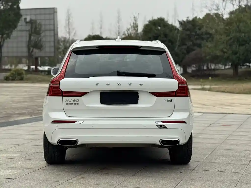 Volvo XC60 — фото 5