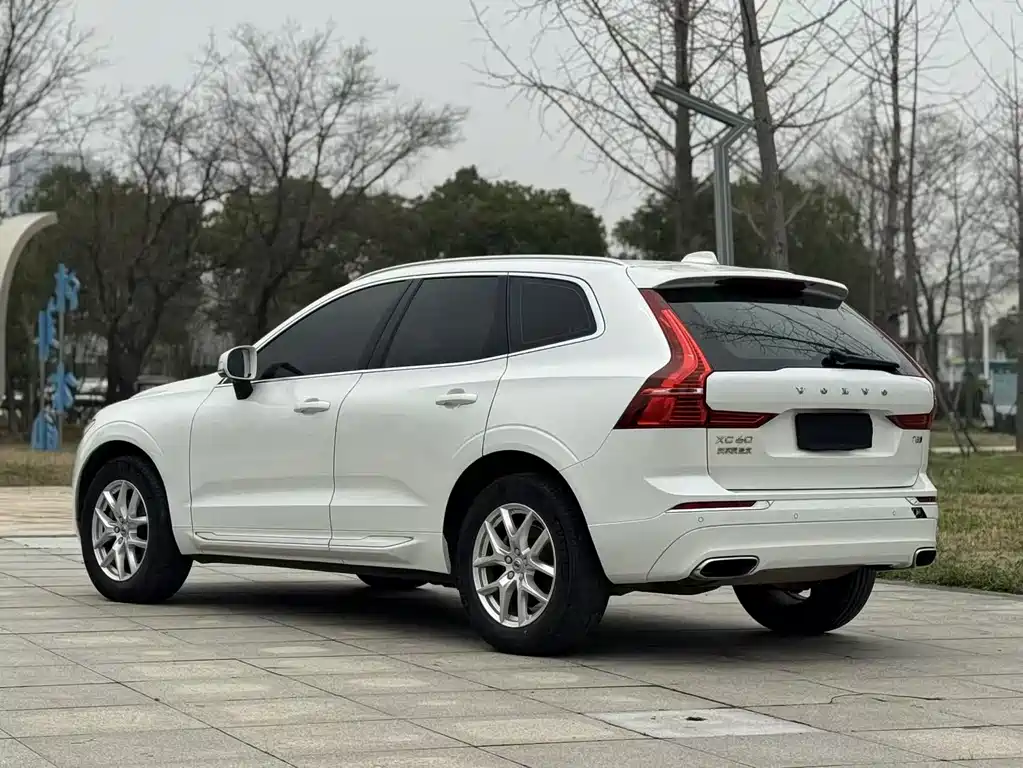 Volvo XC60 — фото 6