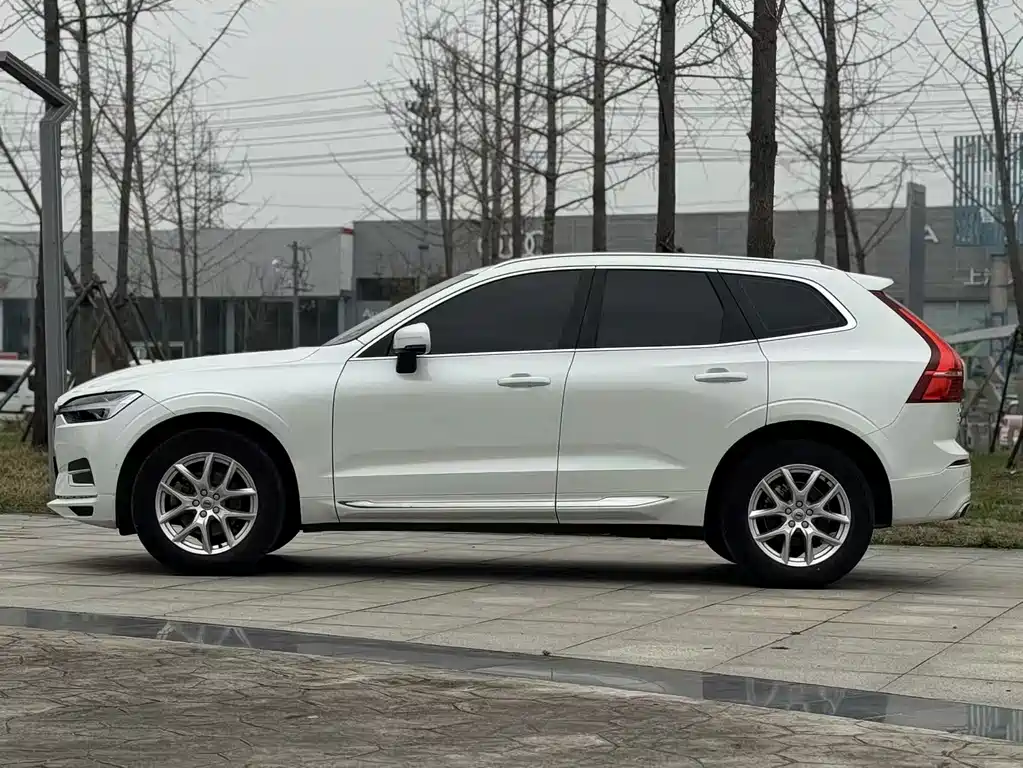 Volvo XC60 — фото 7