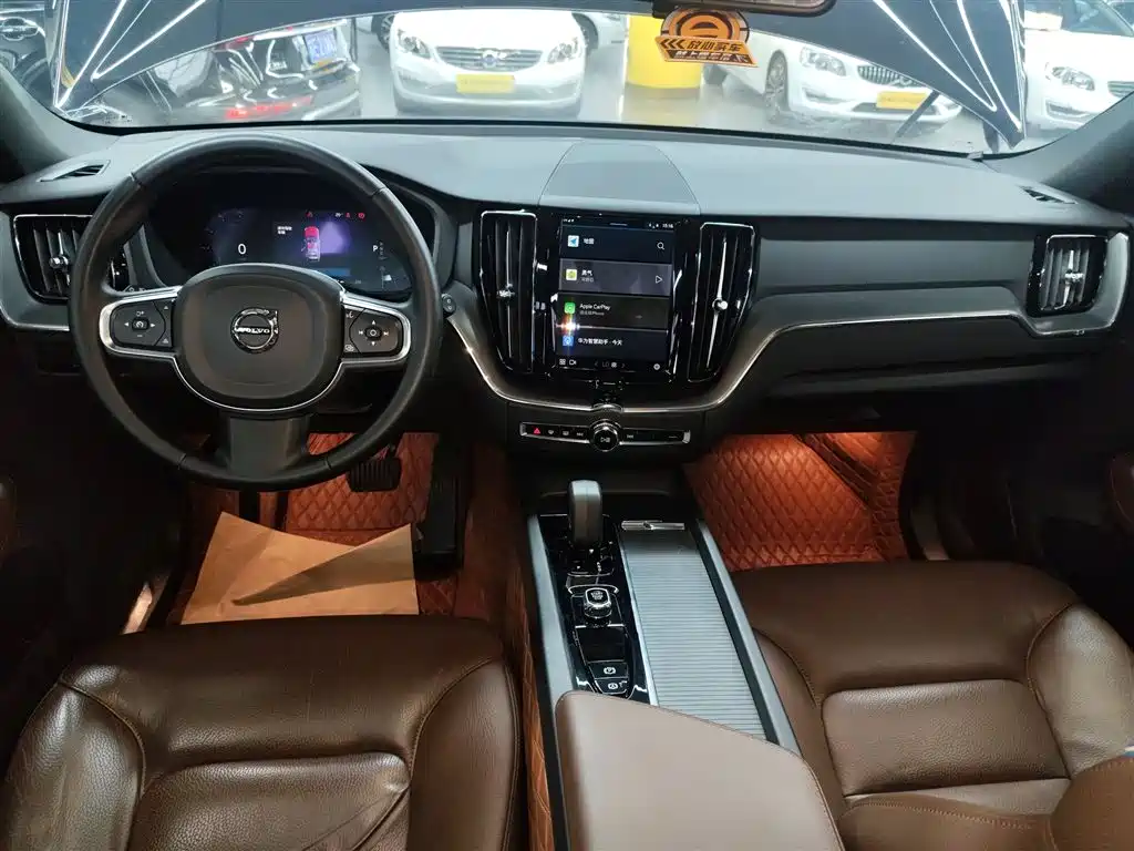 Volvo XC60 — фото 13