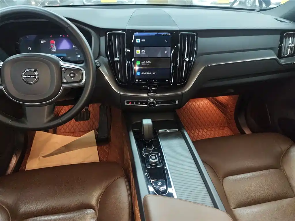 Volvo XC60 — фото 14