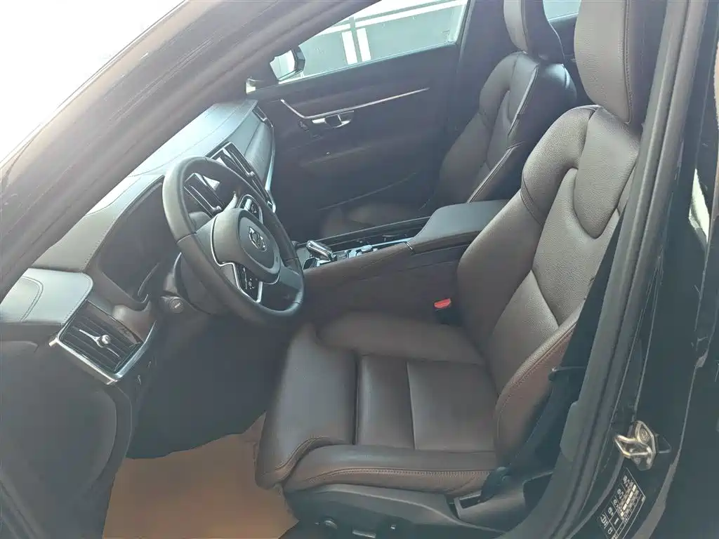 Volvo S90 — фото 15