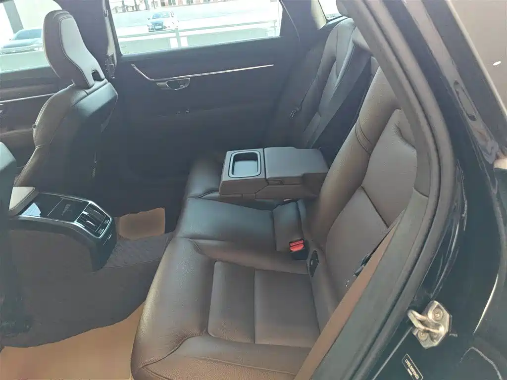 Volvo S90 — фото 17