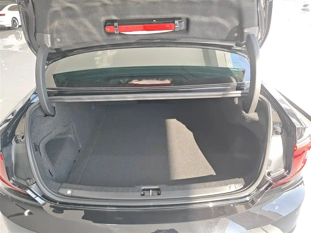 Volvo S90 — фото 19