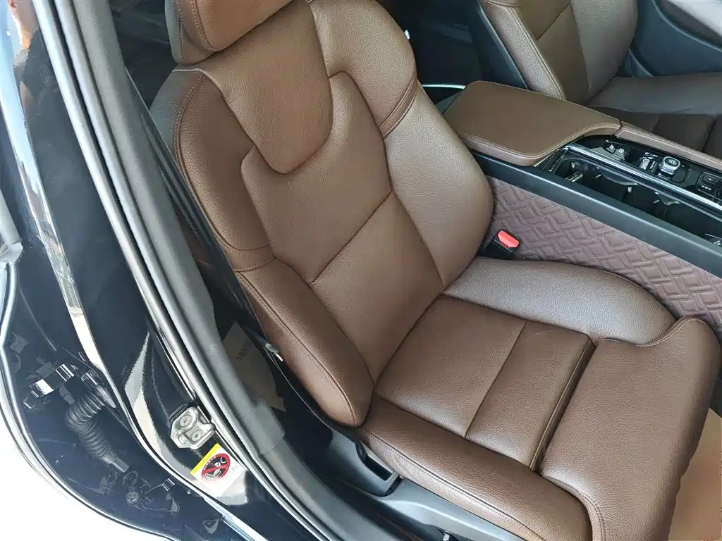 Volvo S90 — фото 25