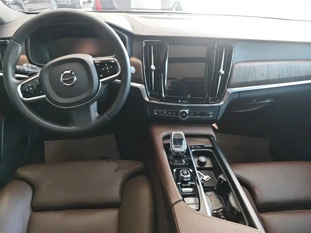 Volvo S90 — фото 10