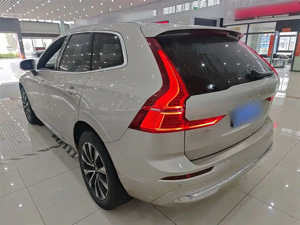 Volvo XC60 — фото 5