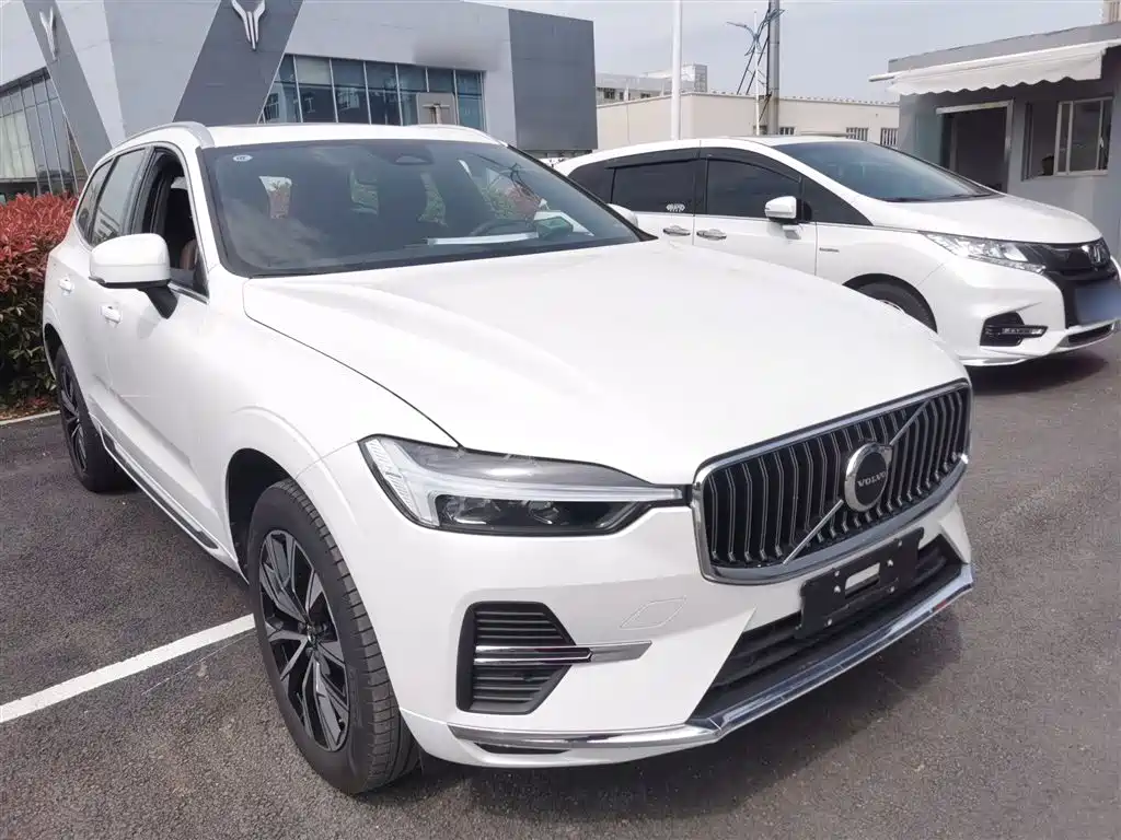 Volvo XC60 — фото 4