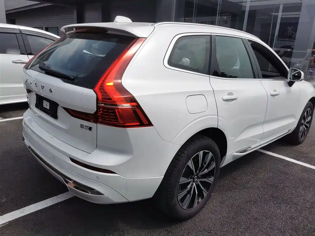 Volvo XC60 — фото 7