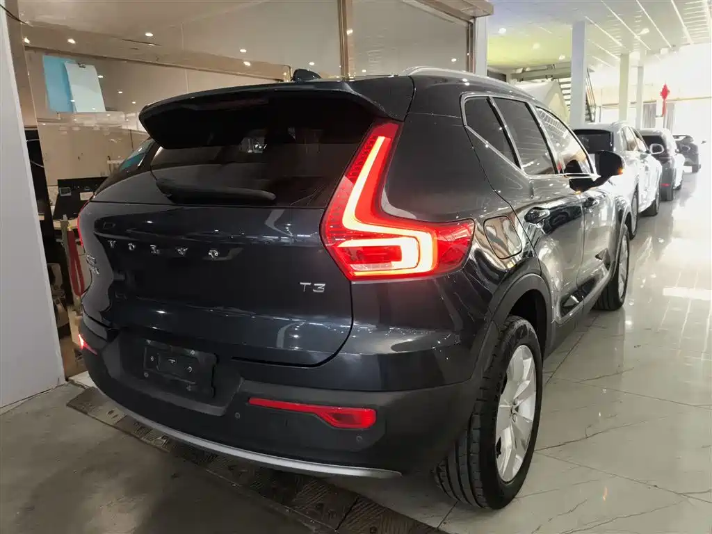 Volvo XC40 — фото 5