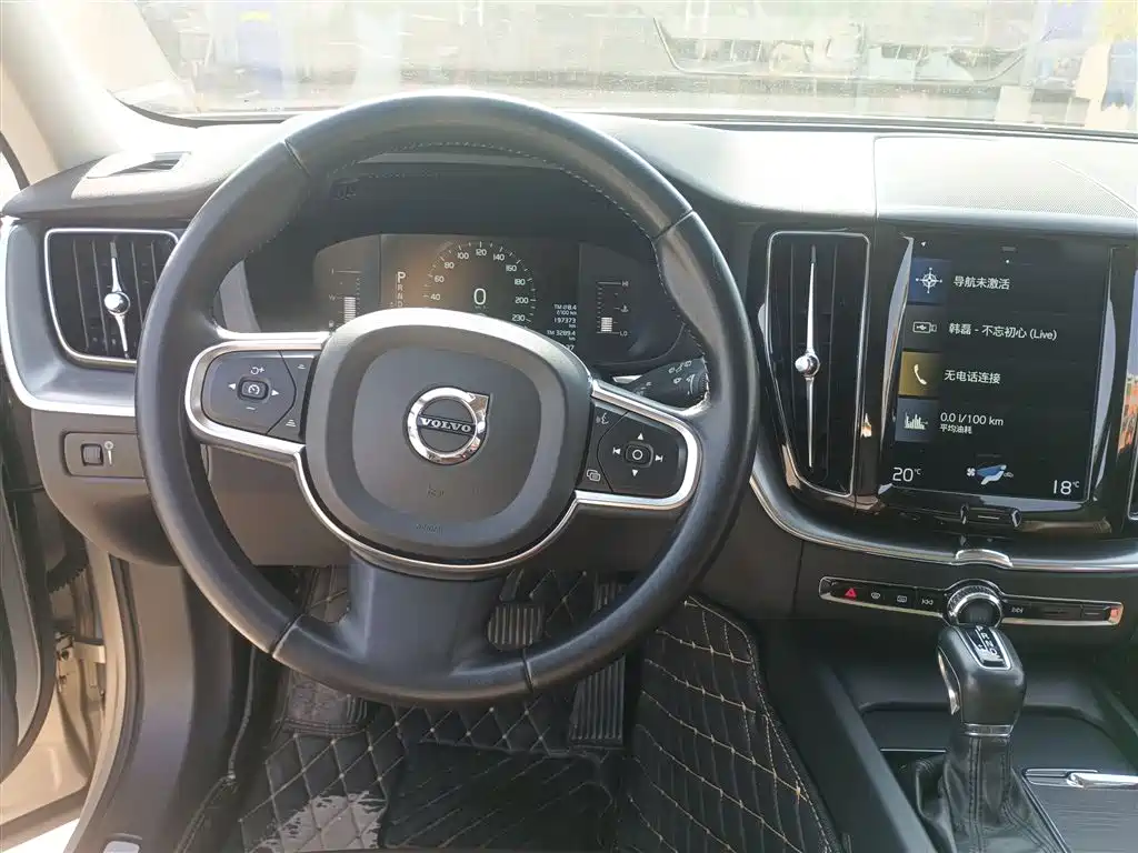 Volvo XC60 — фото 4